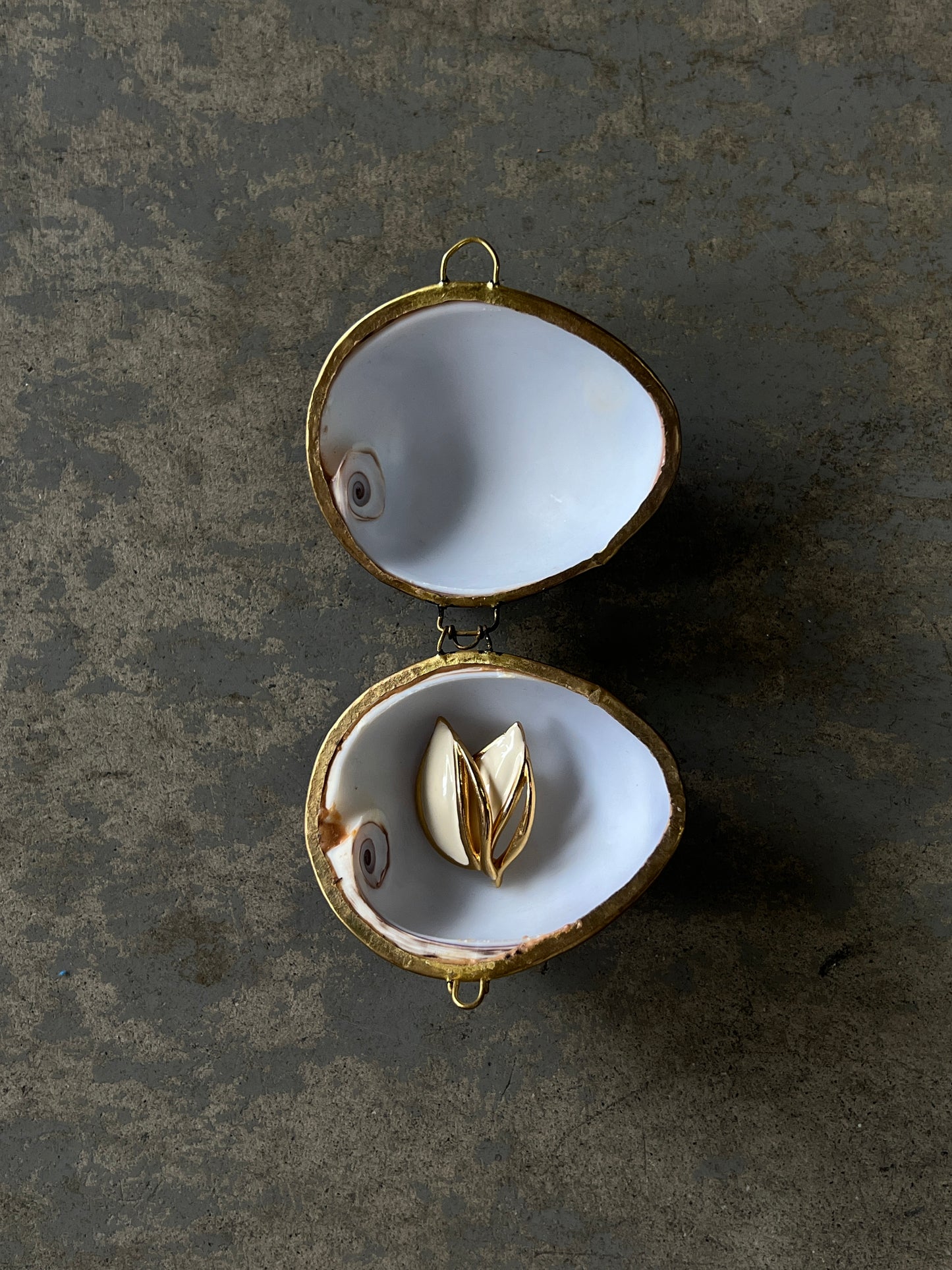 (Vintage) ivory leaf earrings
