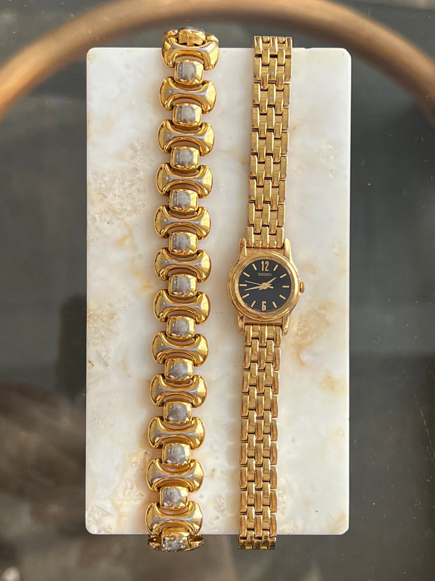 (Vintage) bold gold bracelet