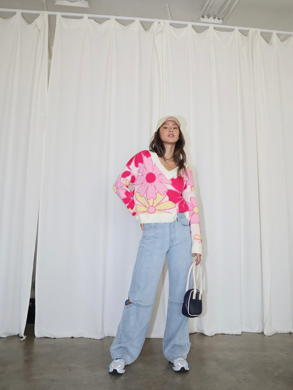 Cut out knee jeans
