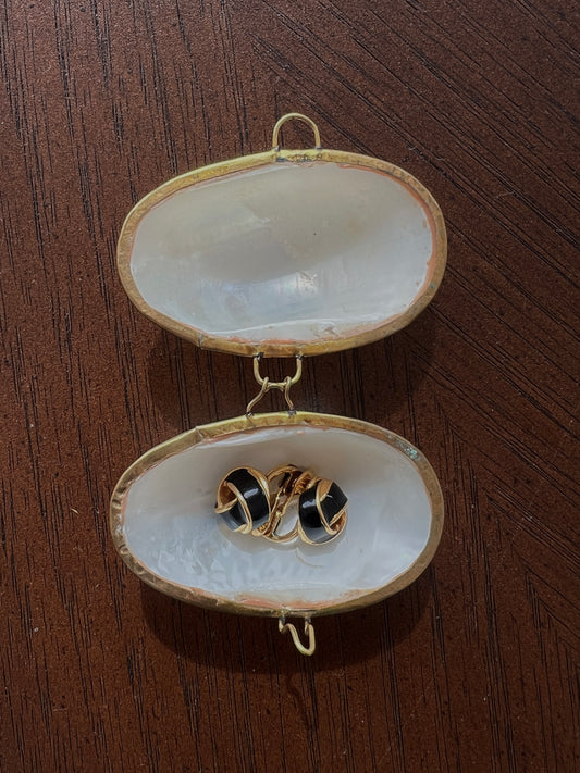 (Vintage) gold/black ear clip