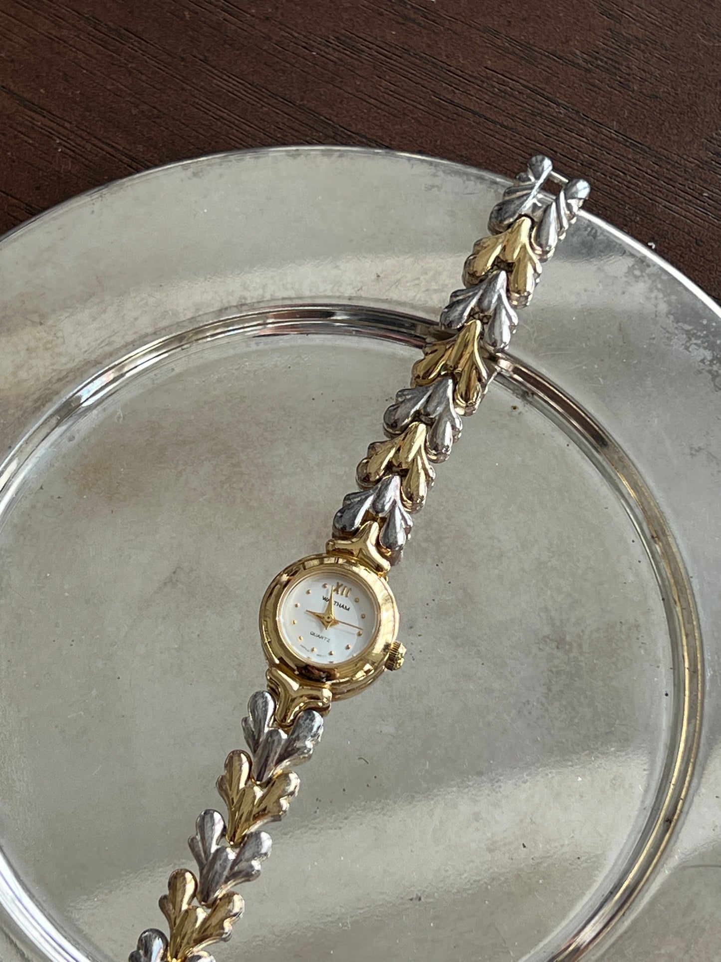 (Vintage) metal wing detail watch