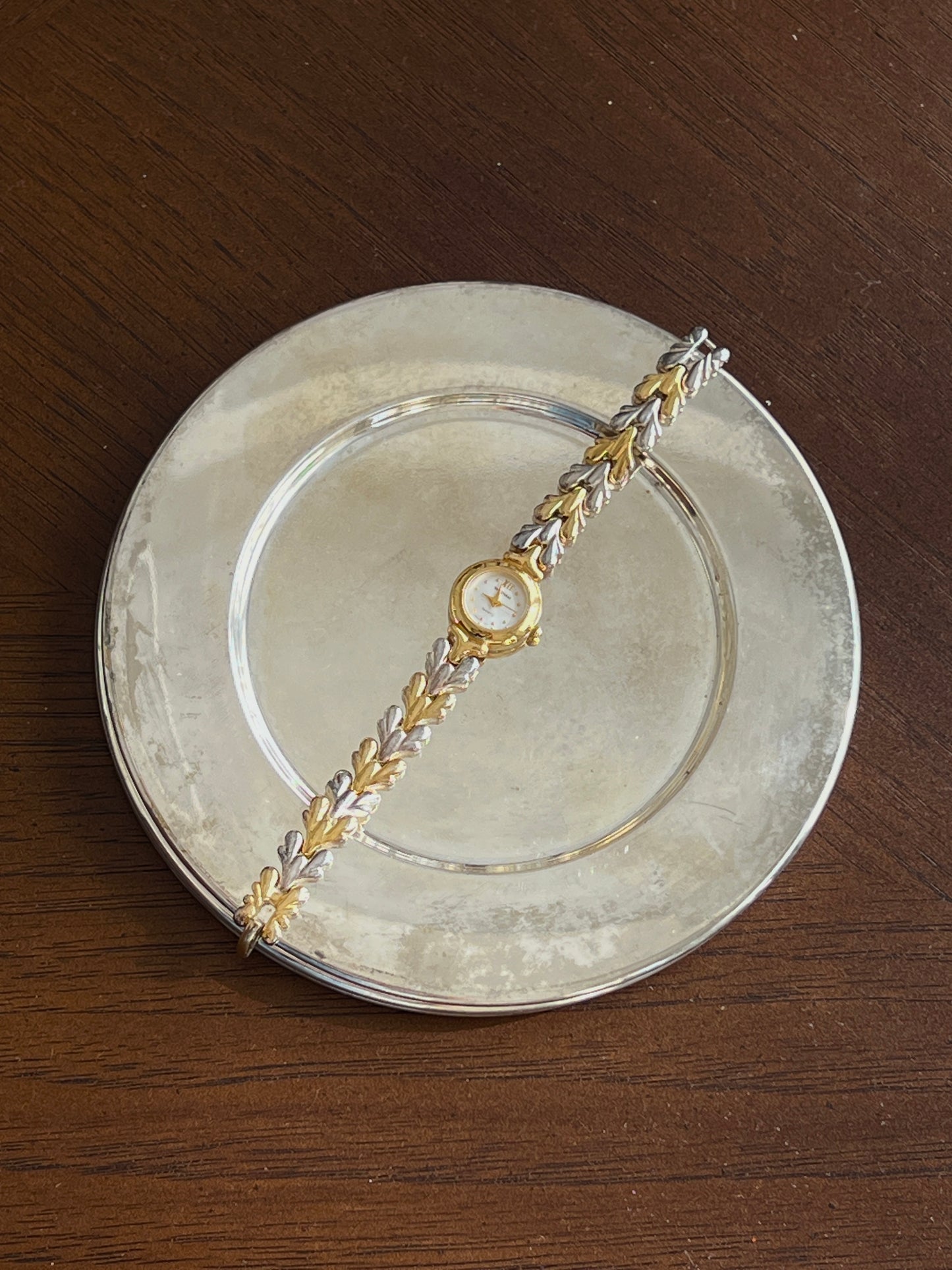 (Vintage) metal wing detail watch